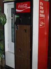 1973 Coke machine,  works great. Icy cold cokes at your finger tips